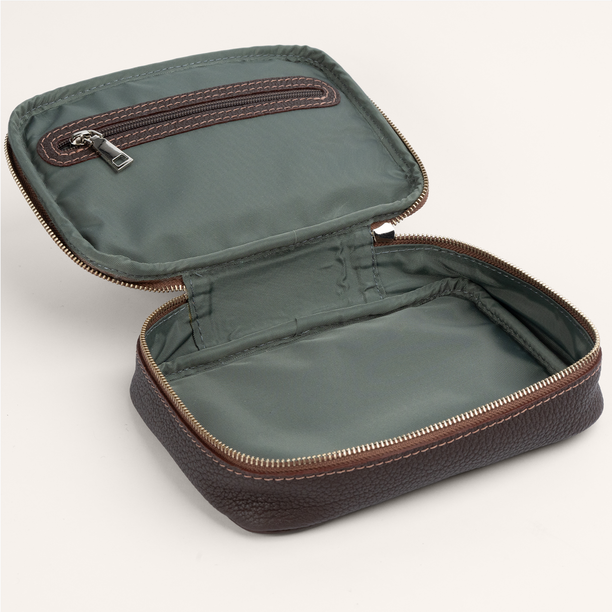 French Pebble Shave Kit in Chocolate